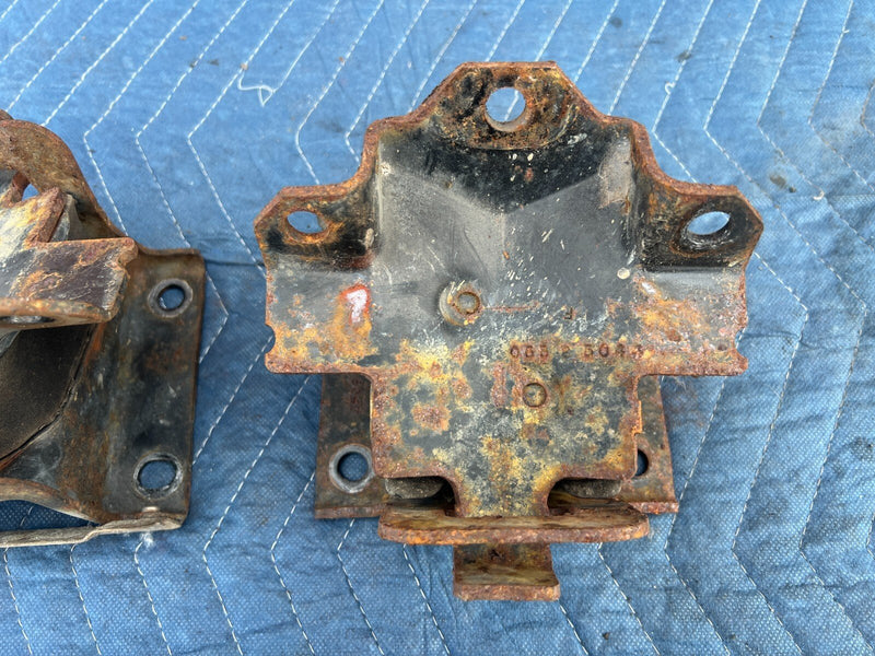 1999-2002 Chevy Silverado GM 05585044 4.3L Vortec Engine Mount OEM #1845CN