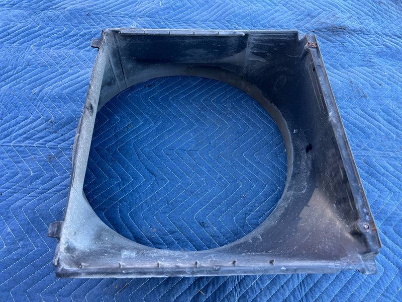 1986-1993 Volvo 240 244 Sedan Radiator & Cooling Fan Shroud 3540300 OEM #4279EM
