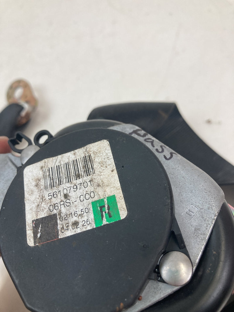 2001-2005 Volkswagen Passat Seat Belt Front Right OEM #5534M