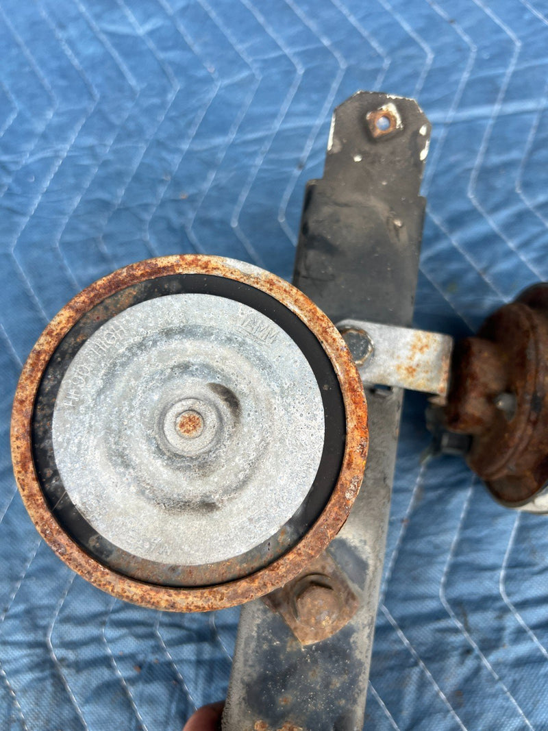 1986-1993 Volvo 240 244 245 Horn High & Low Tone w/ Mounting Bracket OEM #4118EM