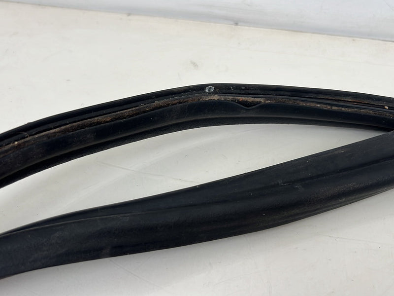 1990-1992 Volvo 740 745 940 Wagon Rear Hatch Weatherstripping Seal OEM #5952EM