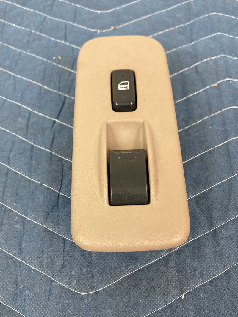 2000 Toyota Sienna L10 - Unknown PN: 74231-08020