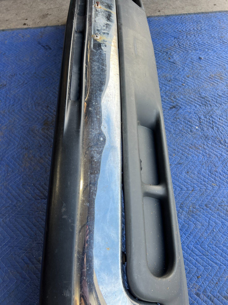 1999-2002 Chevy Silverado GM 1500 2500 Front Bumper w/ Chrome Trim OEM #1856CN
