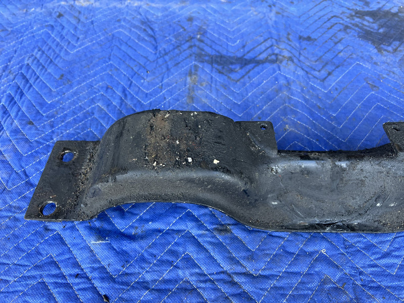 Volvo 240 - Crossmember Bracket