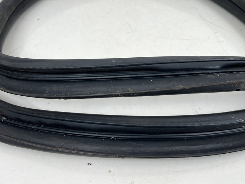2004-2007 Volvo S60R S60 Sedan Only Deck Lid Trunk Seal Weatherstripping OEM #5811EM