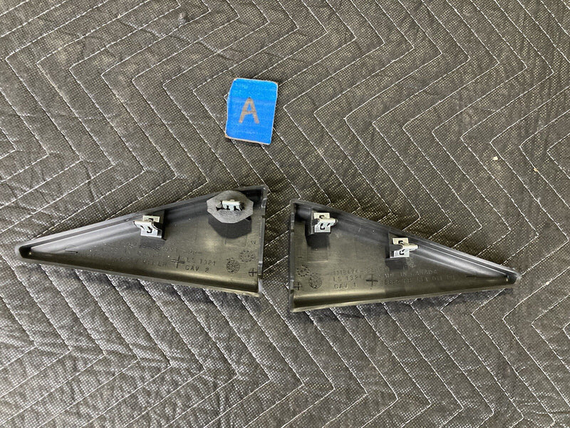 2006-2016 Chevy Impala GM Door Corner Trim Pair LH RH 15865367 OEM #3124M