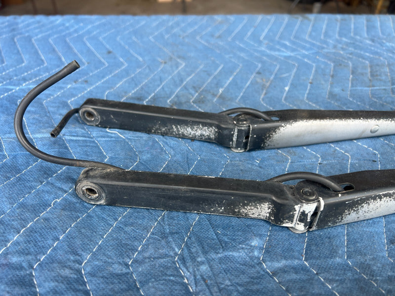 1999-2002 Chevy Silverado GM 1500 2500 Windshield Wiper Arms OEM #1737CN