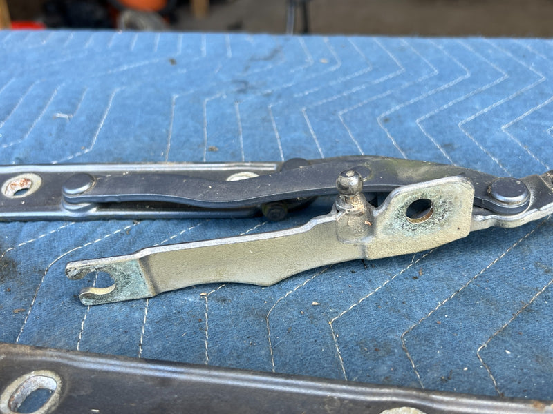 2000-2005 BMW 330xi 325xi E46 Left & Right Hood Hinge Pair Bonnet OEM #4783EM