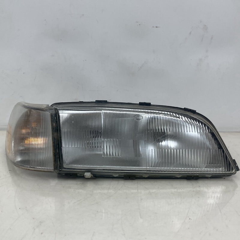 1998-2000 Volvo V70 Headlight Assembly Right 9169525 OEM #5194M