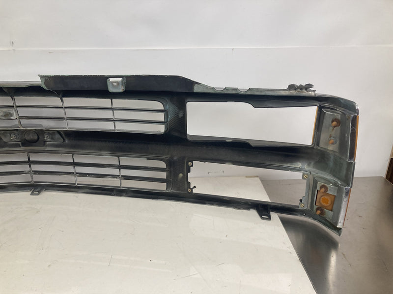 1995-1998 Chevrolet Silverado 2500 GMT400 Front Grille 15981091