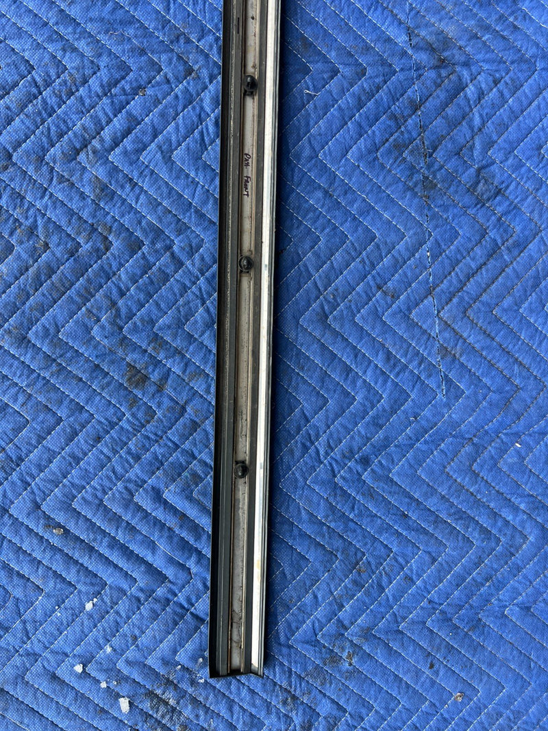 1989-1995 Volvo 740 940 Exterior Front Right Lower Third Door Molding OE #3861EM