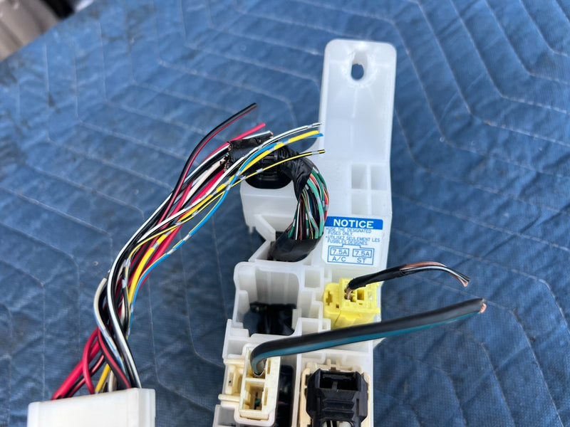 2004-2010 Toyota Sienna Front Dash Wiring Harness Relay Fuse Box OEM #3593EM