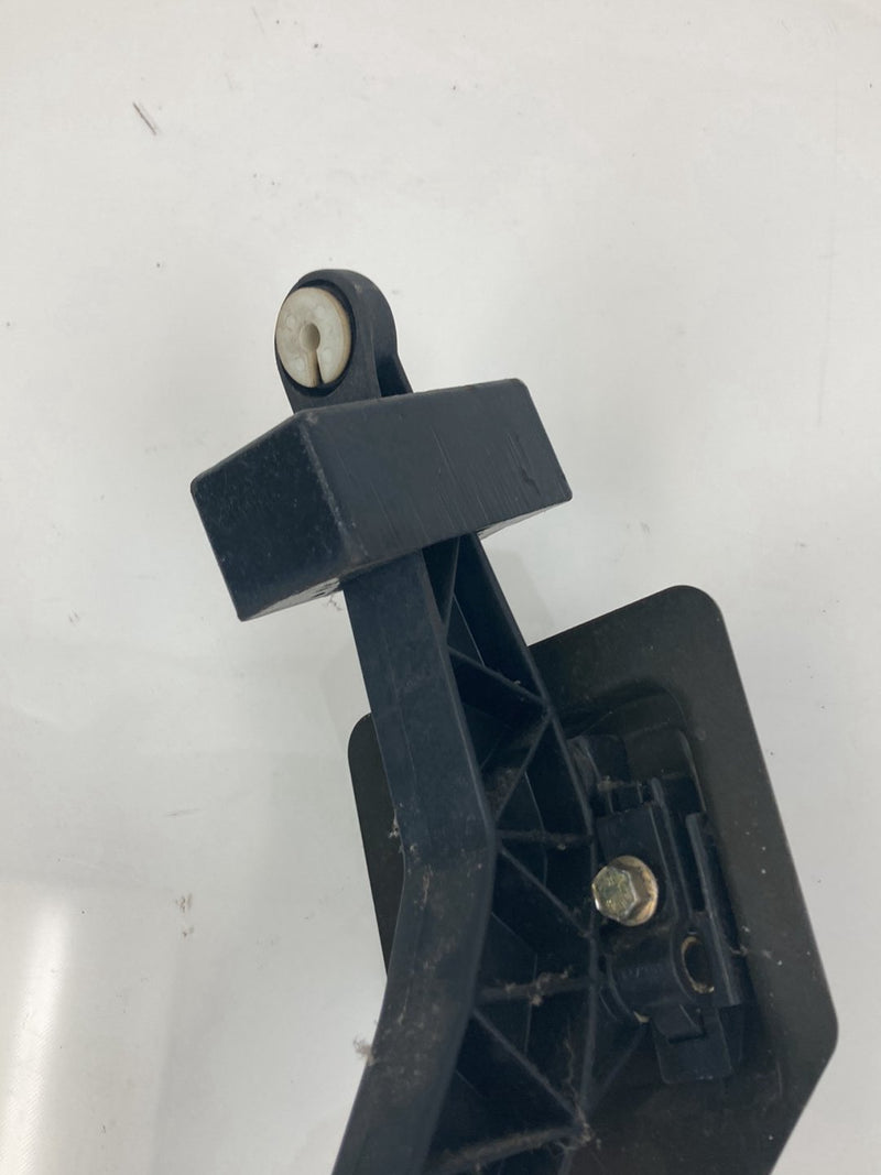 1992 Volvo 940 944 - Gas Pedal PN: 1330443