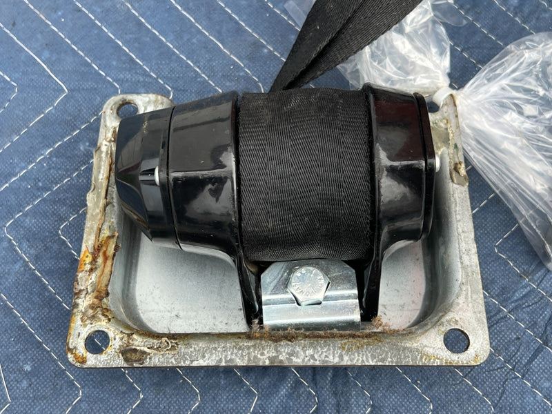 1967-1974 Volvo 140 142 144 145 Front Driver Left Seat Belt Retractor OE #4881EM
