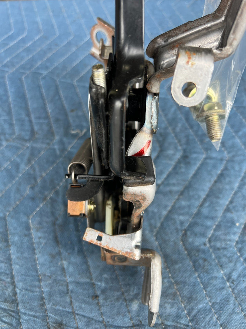 2002-2006  Toyota Camry Emergency Parking Brake Pedal Assembly OEM #118DU