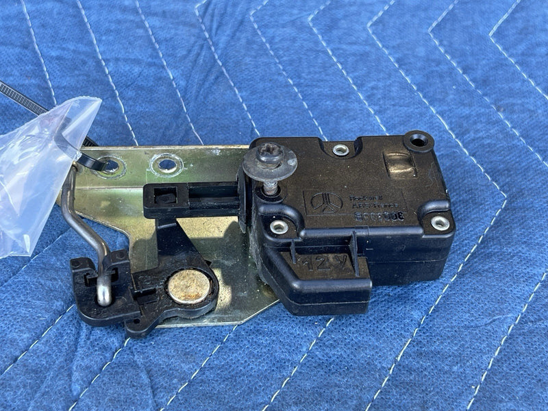 1998-2003 Jaguar XJR XJ8 Gas Fuel Door Lid Lock Actuator & Bracket OEM #4581E
