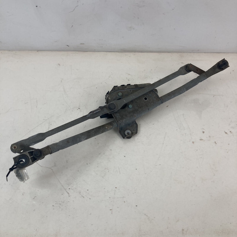 2001-2005 Volkswagen Passat Windshield Wiper Linkage Motor OEM #5520M