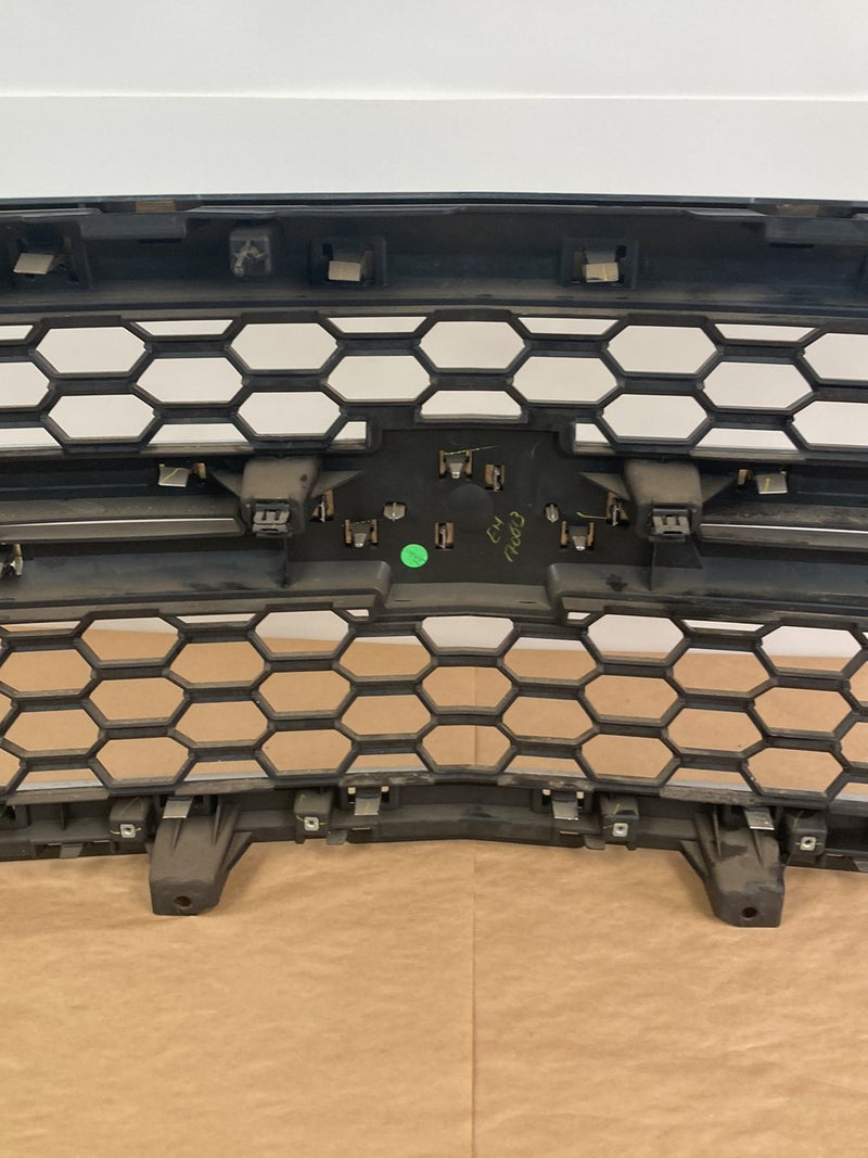 2014-2015 Chevrolet Silverado 1500 Grille 22757223 22757224 OEM