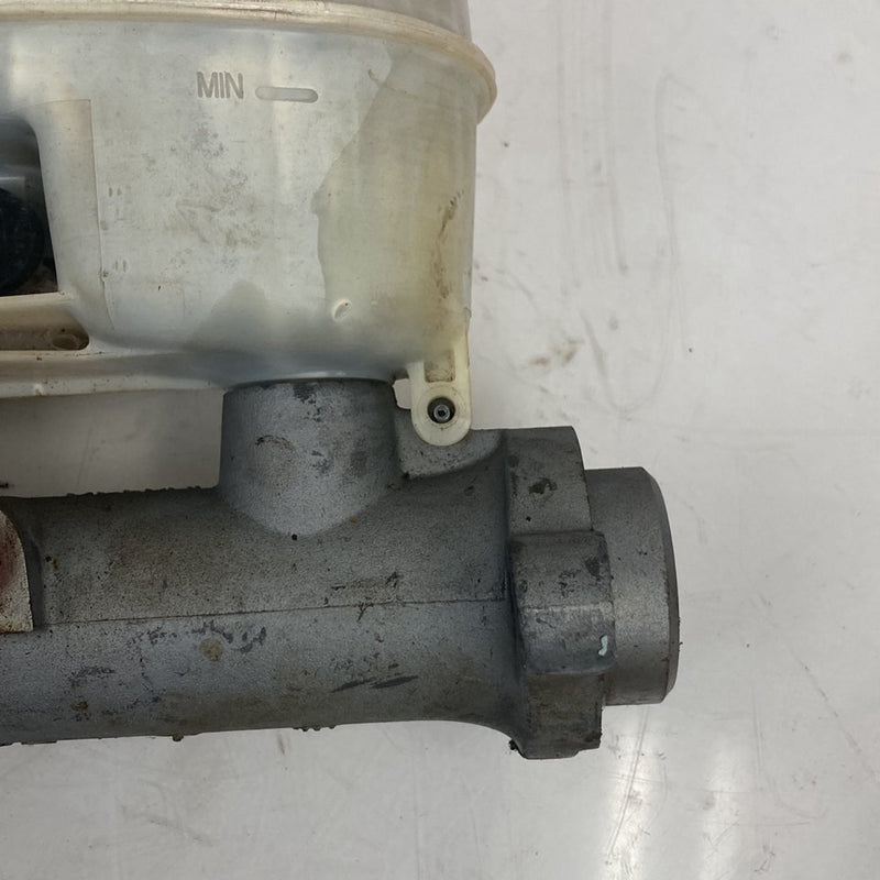 2007-2014 Chevrolet Silverado GMT900 Master Cylinder 18045894 DA OEM #5364M