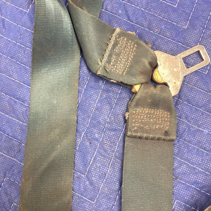 1988-1998 Chevy Silverado 1500 Front Center Seat Belt Retractor Set OEM #3615M
