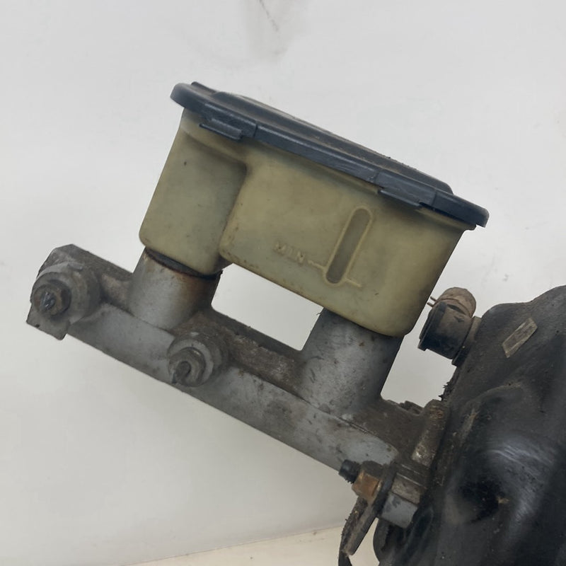 1995-1998 Chevrolet Silverado 2500 GMT400 Brake Master Cylinder Booster OEM