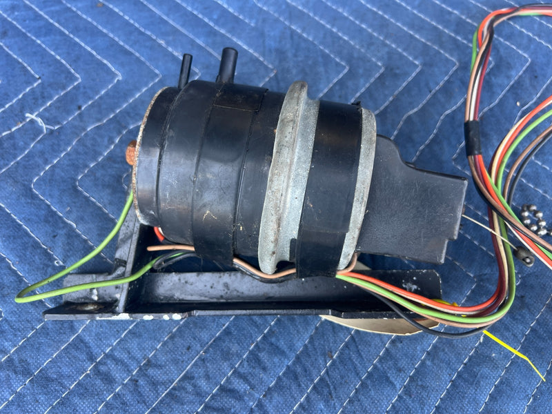 1967-1974 Volvo 140 142 144 145 Cruise Control Module Vacuum Pump OEM #4946EM