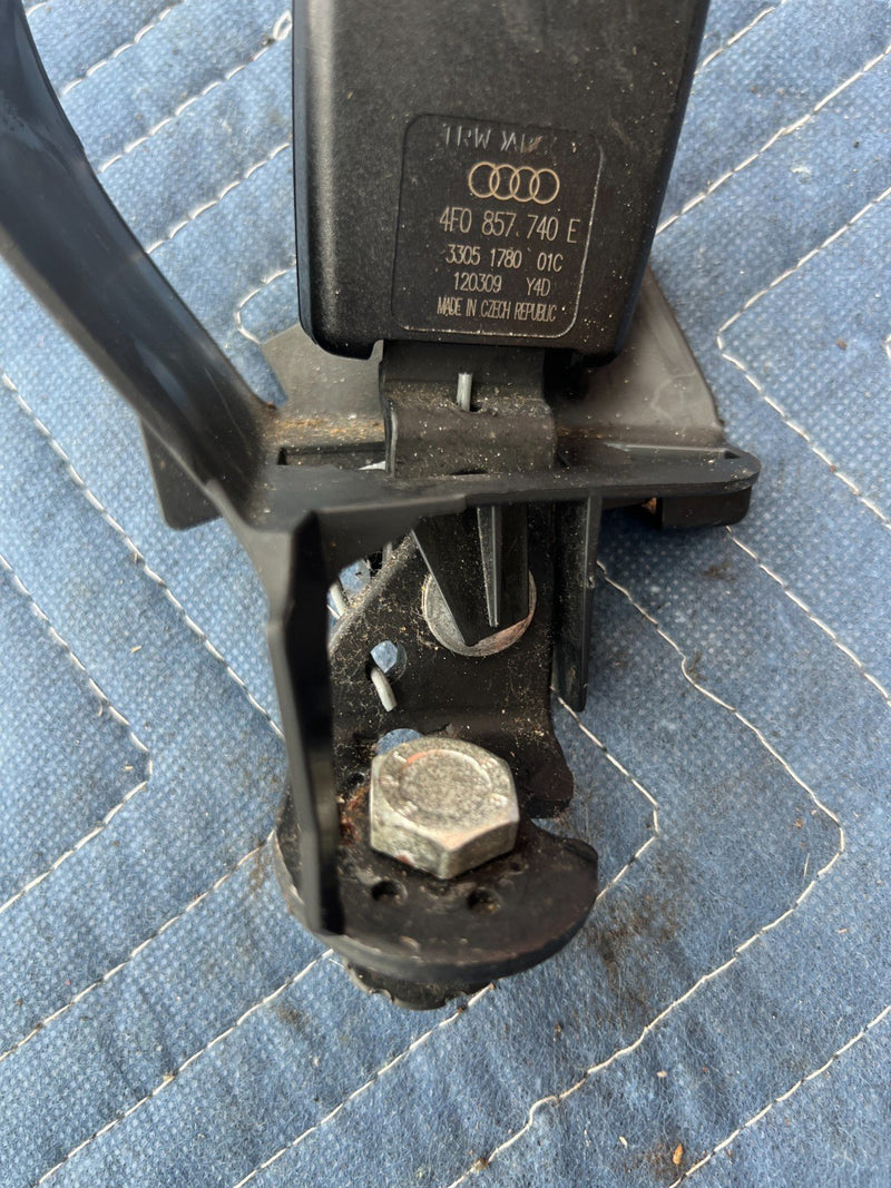 2005-2011 Audi A6 Passenger Right Rear Seat Belt Buckle 4F0857740E OEM #3541EM