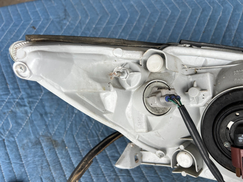 2002-2006  Toyota Camry LH Left Headlight Light Assembly OEM #119DU