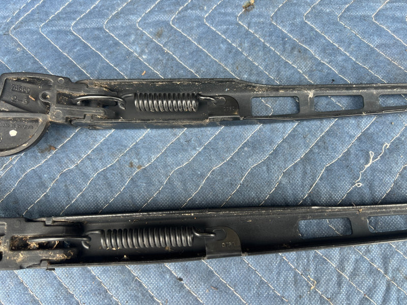 2005-2011 Audi A6 Left + Right Windshield Wiper Arm Pair 4F1 955 407 B OEM #48ZJ