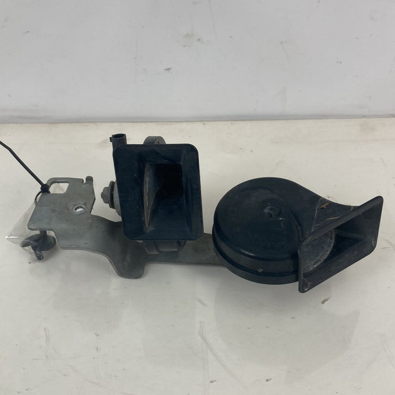 2003-2007 BMW 545i E60 Horn Pair Set 6935709 0092018 OEM #4916M