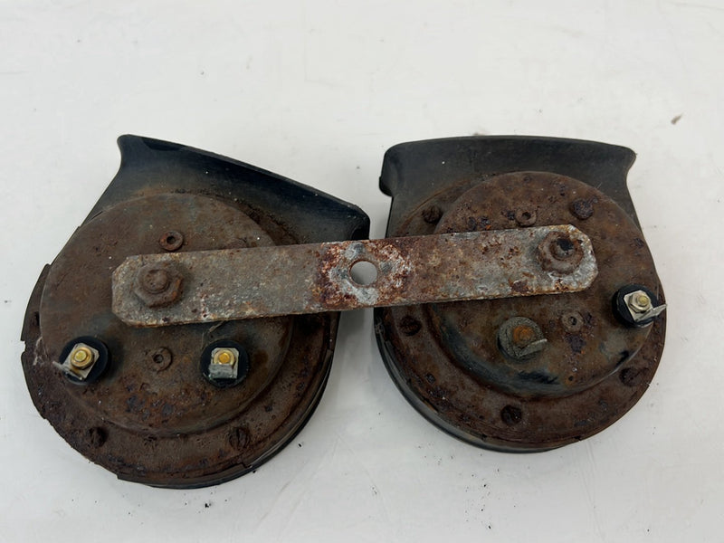 1983-1985 Porsche 944 Mixo TR129 High Low Pitch Horn Pair 5010204 OEM #5675EM