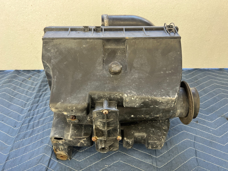 1992-1995 Volvo 940 740 Turbo Air Box Air Cleaner Assembly OEM #3179EM