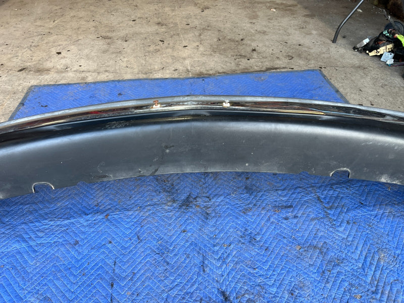 1999-2002 Chevy Silverado GM 1500 2500 Front Bumper w/ Chrome Trim OEM #1856CN