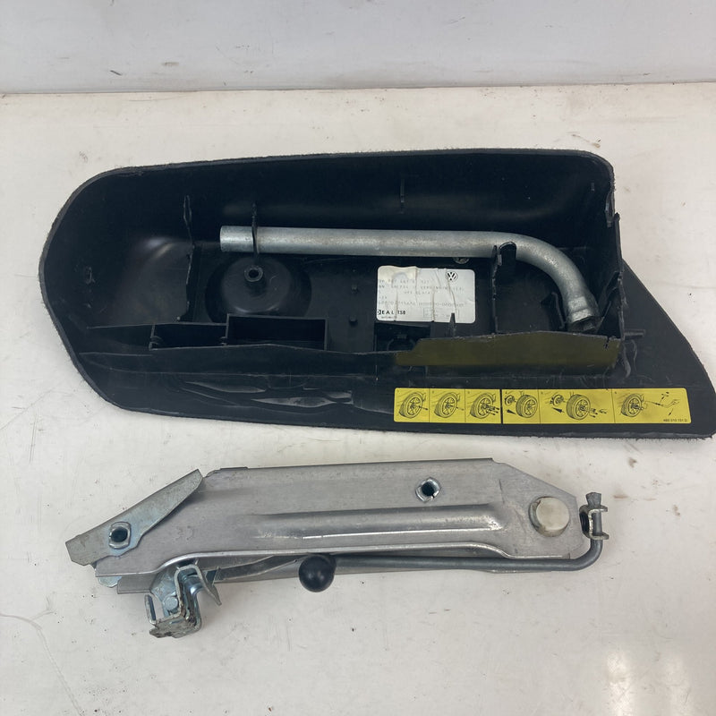 2001-2005 Volkswagen Passat Wheel Jack and Cover OEM #5521M