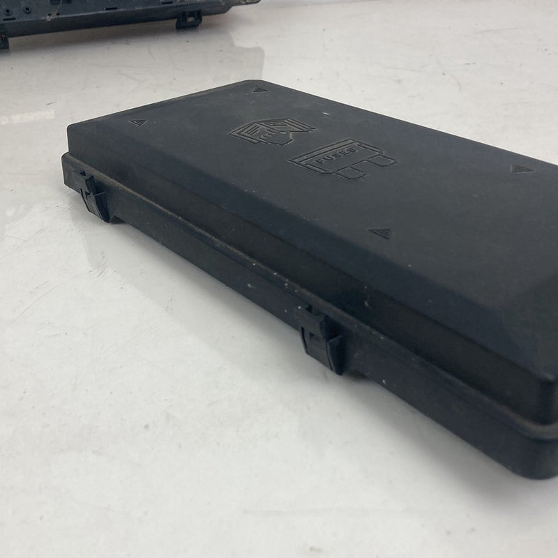 1999-2004 Land Rover Discovery II L550 Engine Fuse Box OEM #5068M