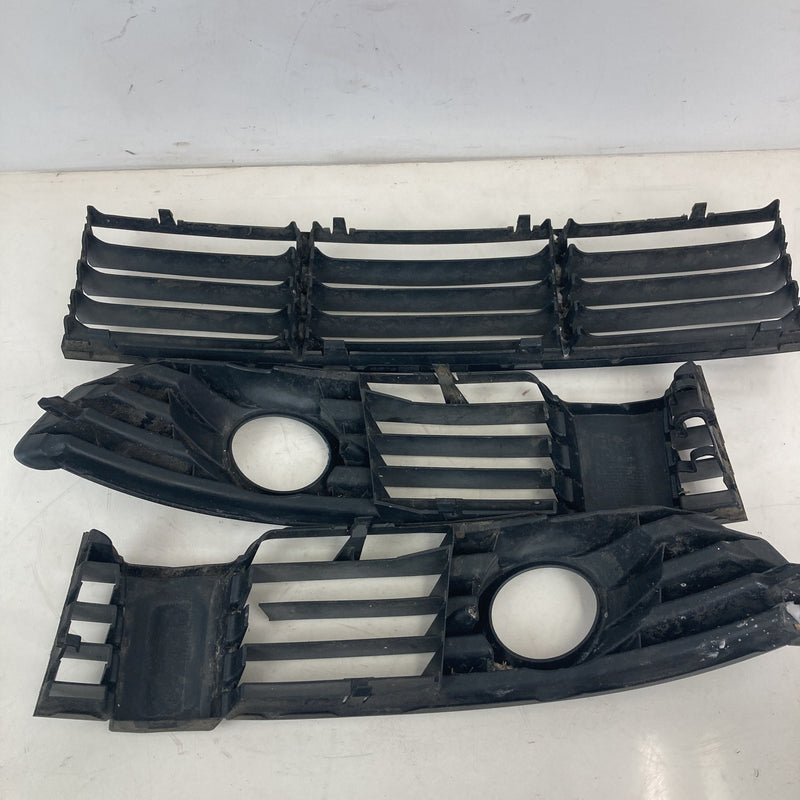 2001-2005 VW Volkswagen Passat Bumper Grille Lower 3 piece OEM #5569M