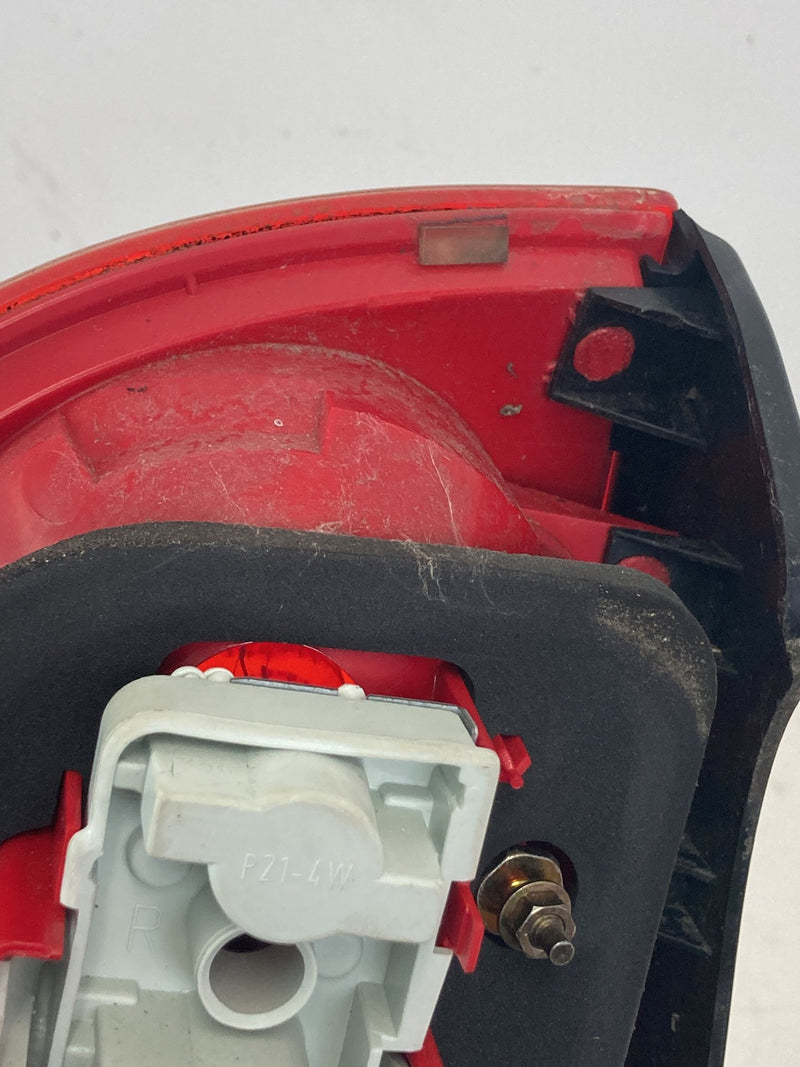 2001-2005 VW Volkswagen Passat Tail Light Right 28408015 OEM #5567M
