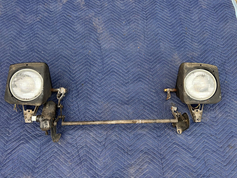 1983-1985 Porsche 944 Left Right Headlight Lamp Pair w/ Linkage Black OE #5722EM
