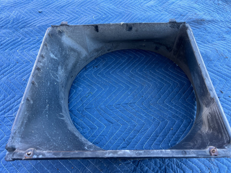 1986-1993 Volvo 240 244 Sedan Radiator & Cooling Fan Shroud 3540300 OEM #4279EM