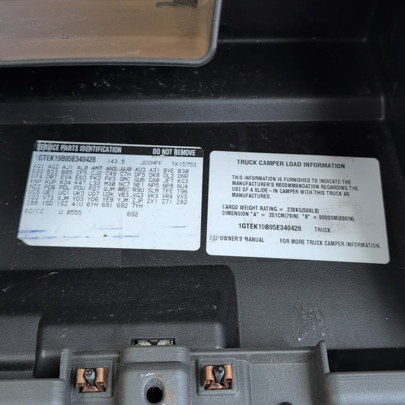 2003-2006 Chevrolet Silverado Glove Box Shale Assembly Door 15216089 OEM