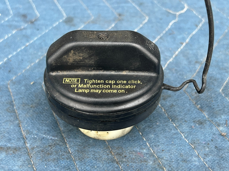 2002-2006 Toyota Camry  LE SE Gas Fuel Cap  W/ Tether  OEM #68DU