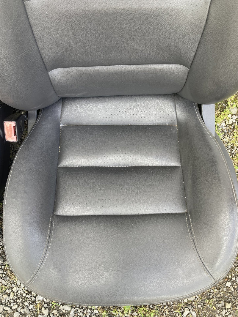 2001-2005 Volkswagen Passat Seat Front Pair Left Right Black OEM #5530M