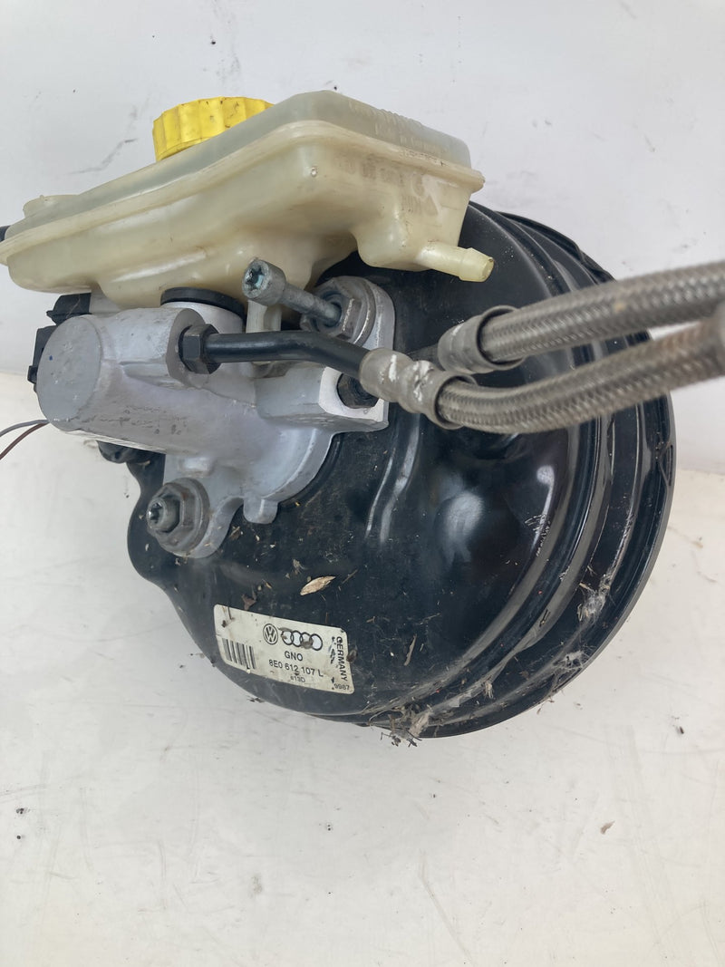 2001-2005 Volkswagen Passat Brake Booster Master Cylinder Assembly OEM #5522M