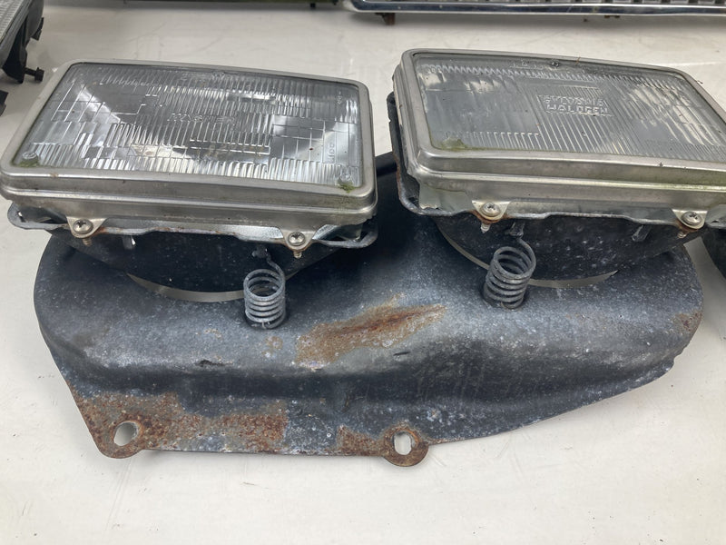 1981-1985 Volvo 240 245 Headlamp Set Grille Front Assembly OEM