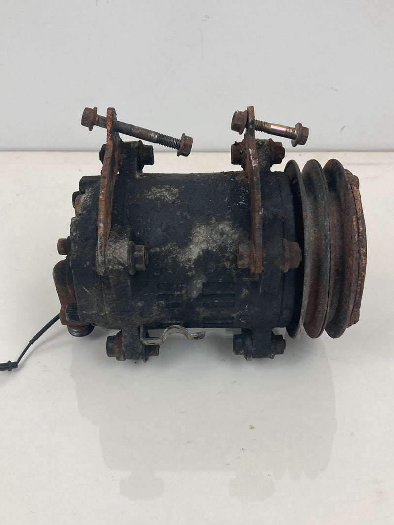 1992 Volvo 940 944 - A/C Compressor PN: 509640-0164