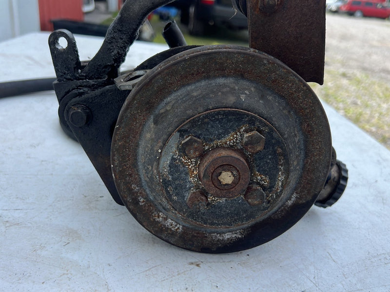 1975-1980 Volvo 244 240 Power Steering Pump &amp; Bracket OEM #5428EM