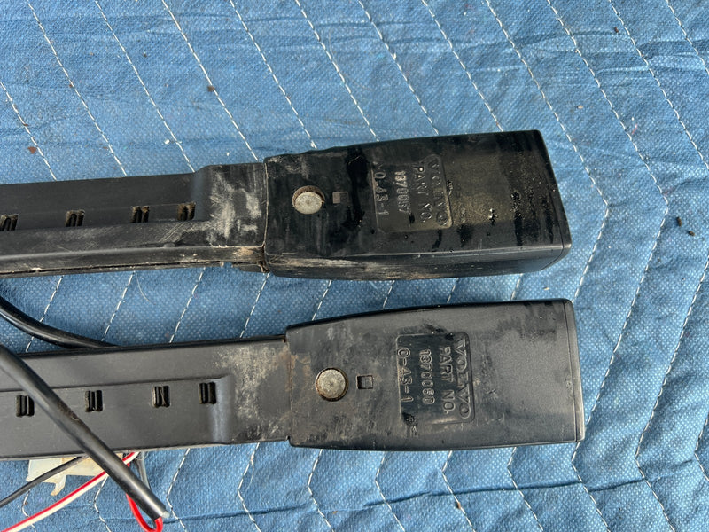 1986-1993 Volvo 240 244 Sedan Front Right & Left Seat Belt Buckle Set OE #4191EM