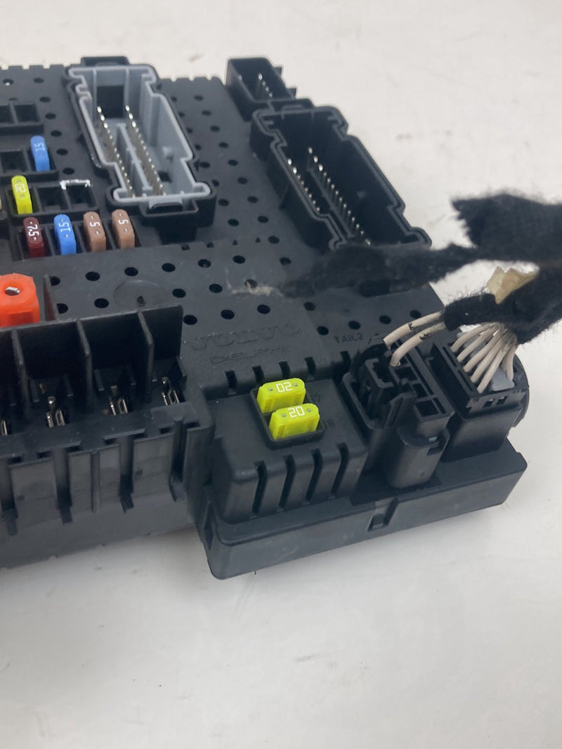 2005 Volvo XC90 I 275 Fuse Box Rear Body 8676391 04W383 12217799 OEM #4807M