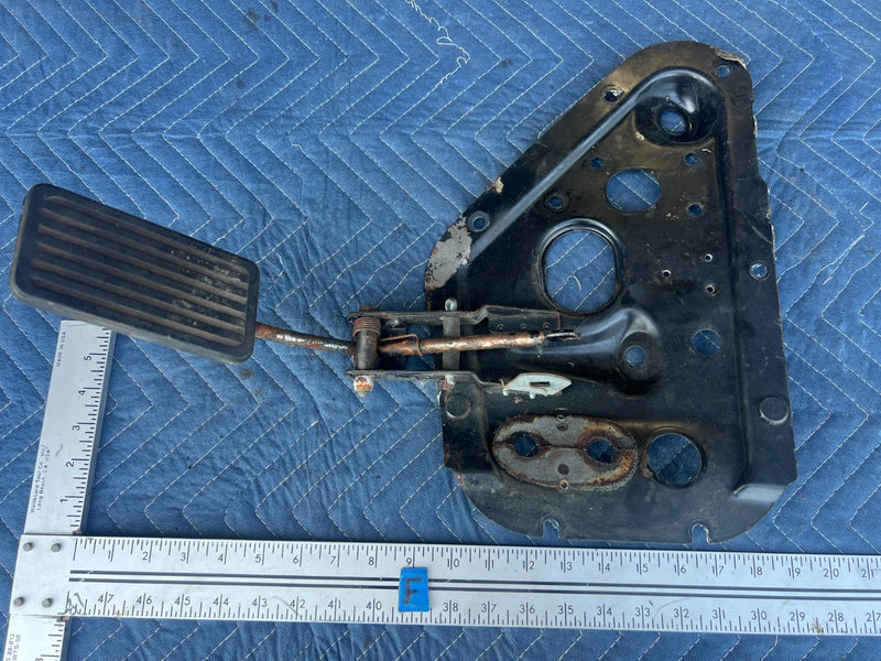 1967-1974 Volvo 140 142 144 145 Gas Pedal Accelerator Assembly OEM #4921EM