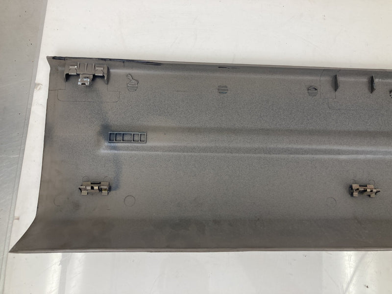 1995-1998 Chevrolet Silverado 2500 GMT400 Lower Rear Window Trim 15569517 OEM